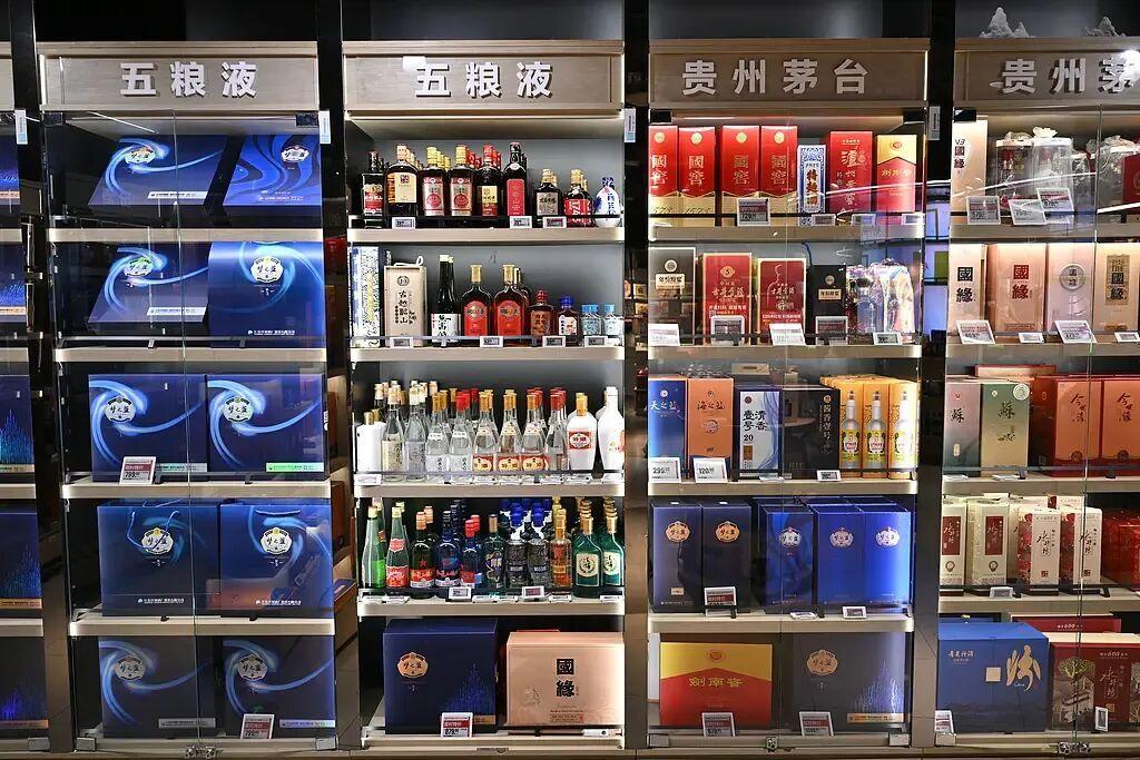是贪腐就查，是清白就还！
退休副省长家243万名酒被管家倒卖，他举报这些酒是官员