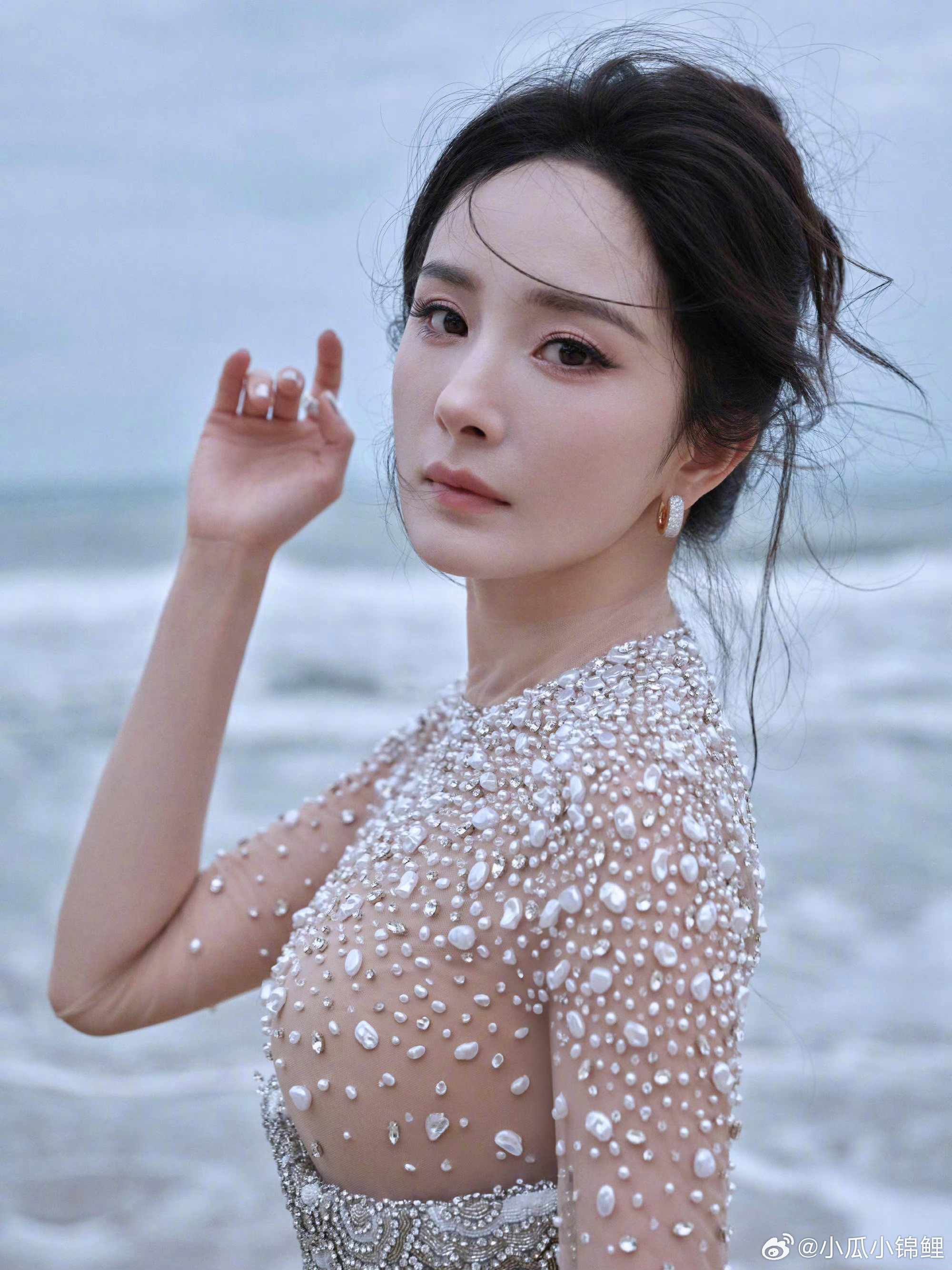 杨幂ELLE盛典第一个登岛超美的超忙的一直在🏃的杨幂 ​​​