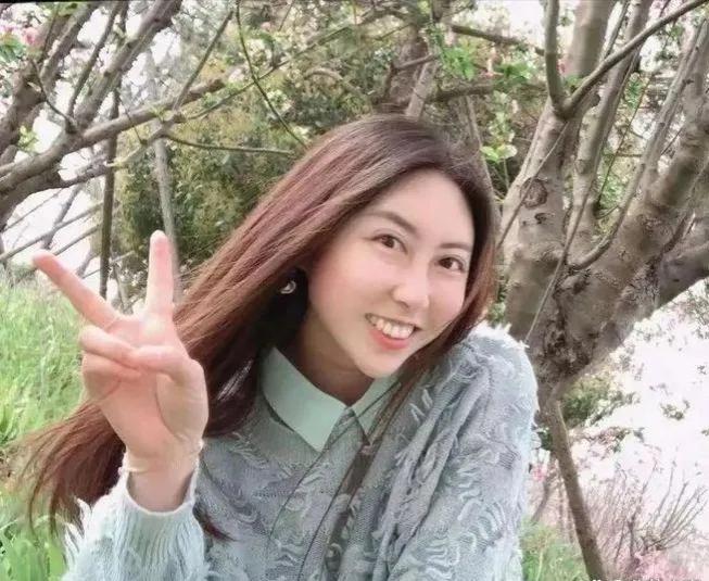 你以为只有贾平凹的女儿这么优秀吗？稍微接触一下文学圈你会发现，余华的儿子余海果、