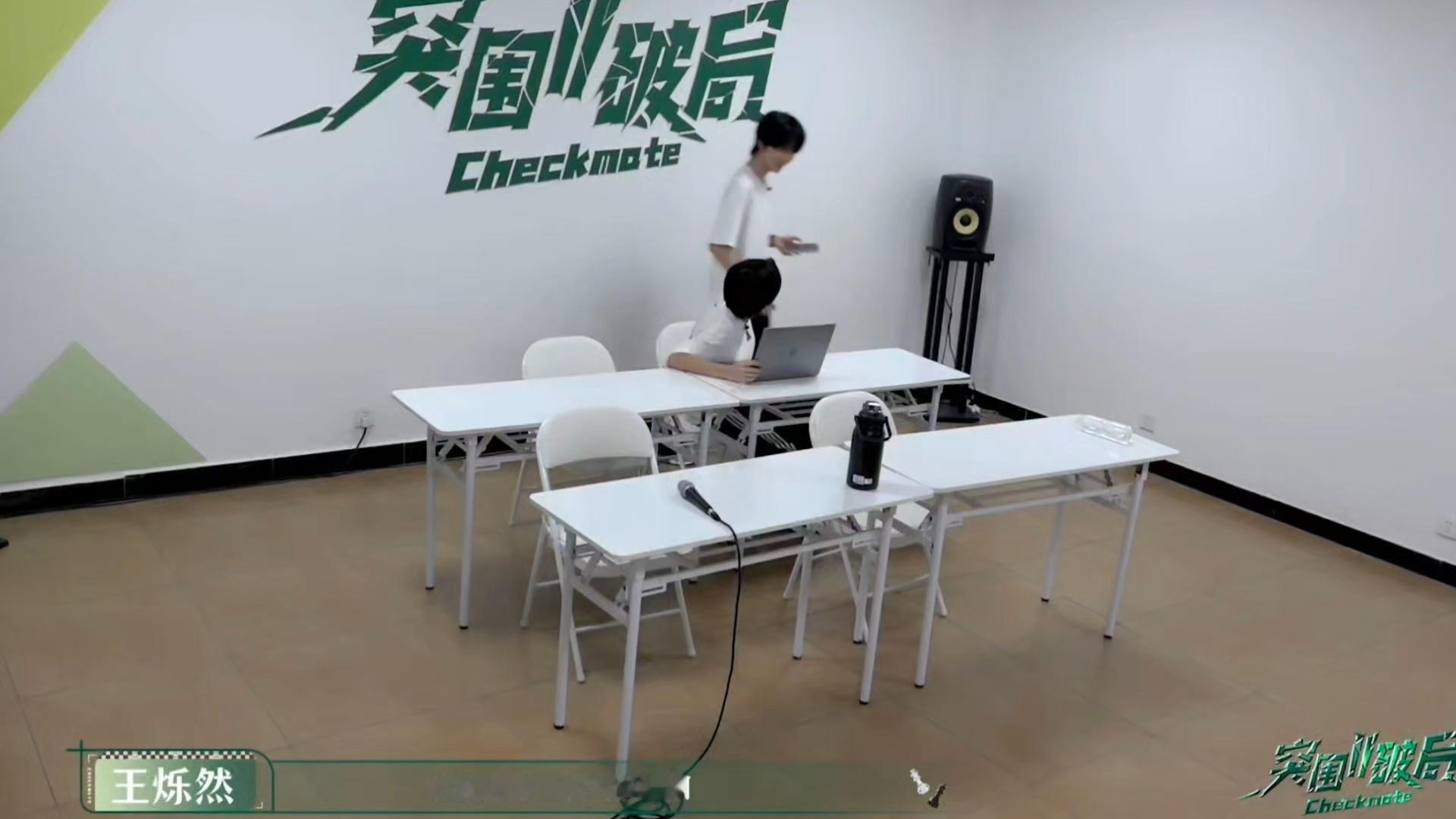 不开玩笑我第一次听杨博文说唱就烁然这样。。 
