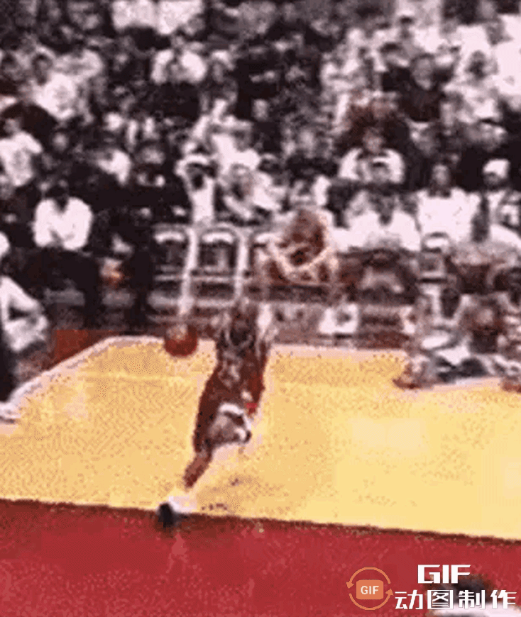 乔丹原地起飞大风车炸筐！
@NBA #NBA吐槽大会#