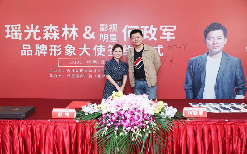 何政军完整人生故事：军人底色、龙套蛰伏、赵刚封神、一生一人的娱乐圈清流
 
一、