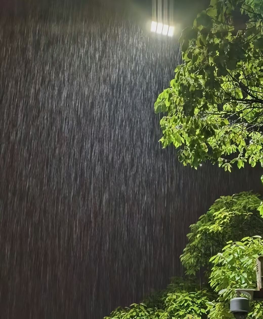 雨声是最好的白噪音，把浮躁都过滤掉，只剩下安宁。晚安生活手记 西安