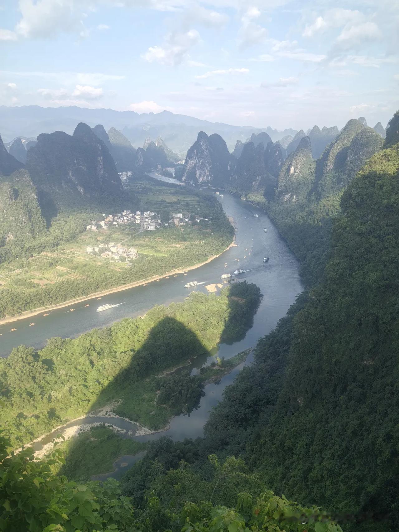 今天来阳朔第6天。下午去相公山打卡，算是此次旅行入的第一个坑。

上午，女婿开车