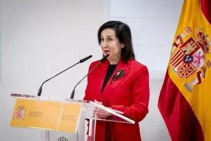 以色列总理放狠话威胁西班牙，本以为能施压让对方服软，没想到西班牙国防大臣直接硬刚