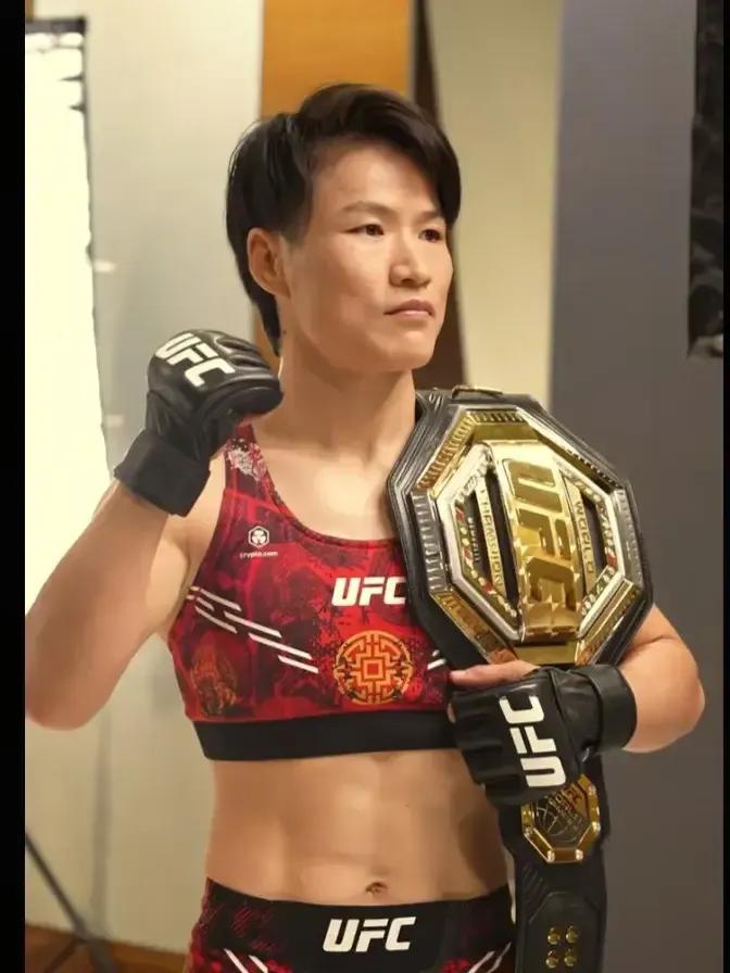 跨级硬刚五回合！张伟丽惜败舍甫琴科，勇气远超胜负
 麦迪逊广场花园的灯光聚焦八角