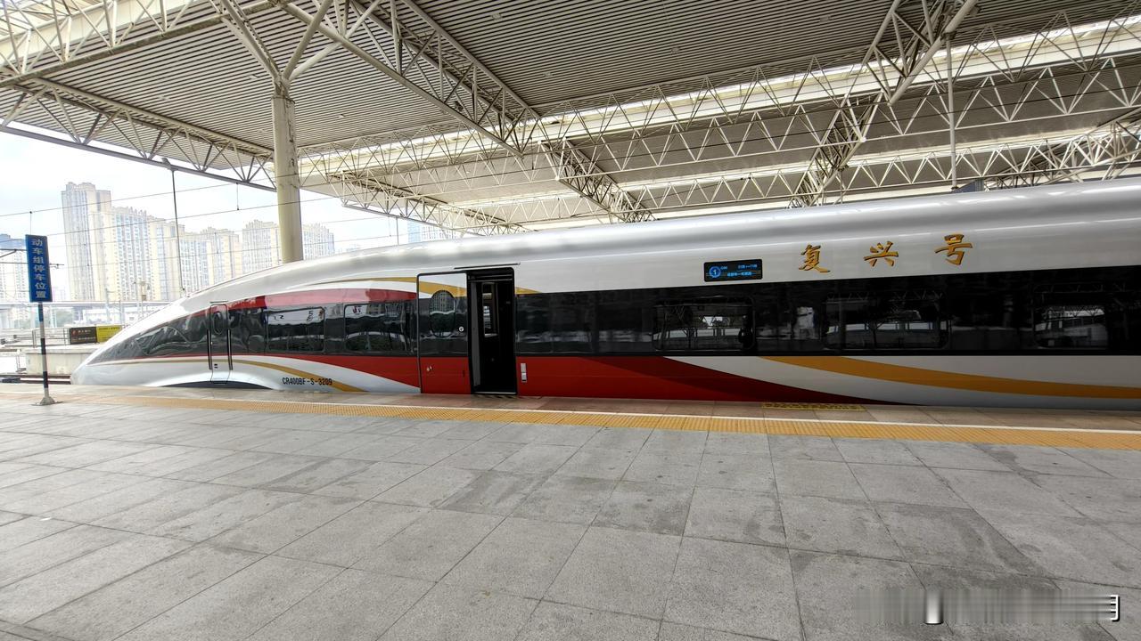 复兴号CR400BF-S智能动车组技术提升版交通强国铁路先行 复兴号智能动车组 