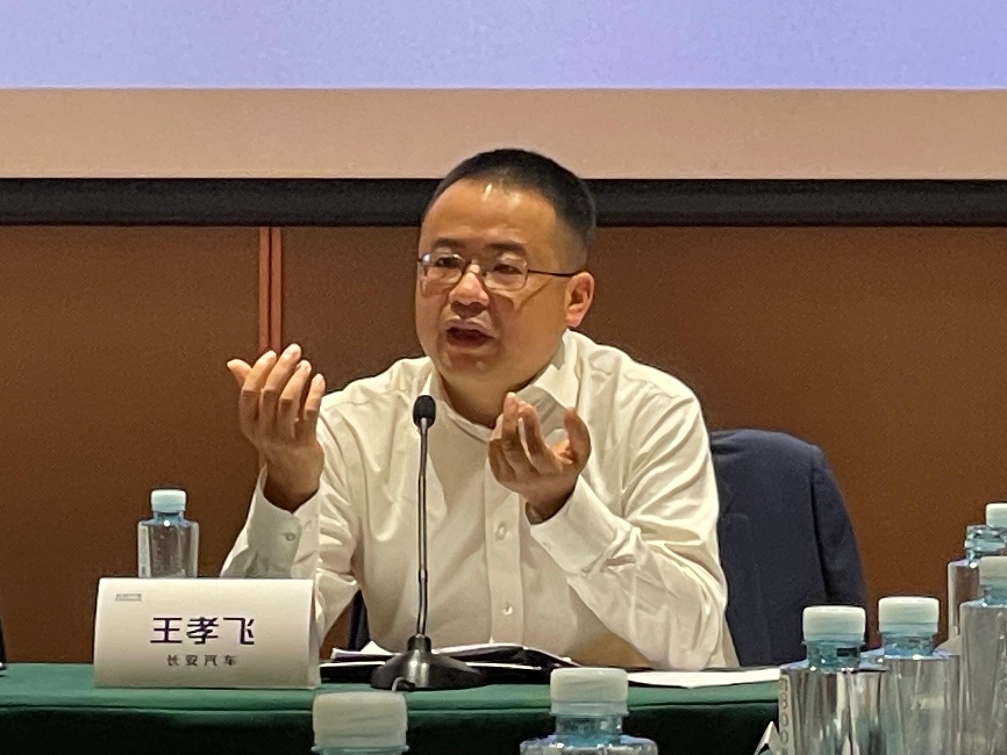 华为与阿维塔旗舰SUV正在合作中2025上海车展期间，长安汽车集团举办媒体沟通会