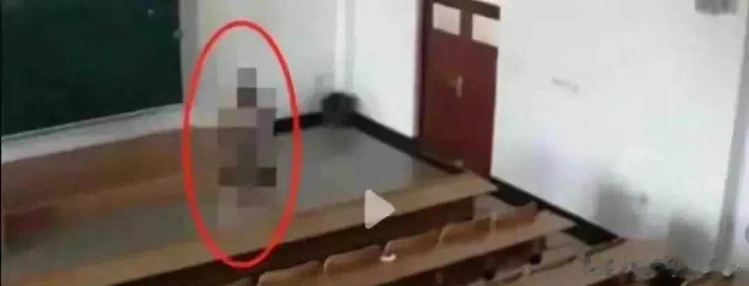 大学情侣在课堂上的不雅行为被监控录像，引发社会关注。近日，一对大学情侣在校园教室