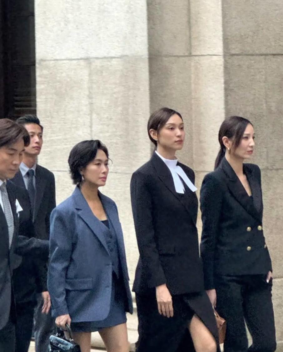 个矮真是硬伤，即使美如朱茵，站在大高个堆里，也是这么的不起眼 