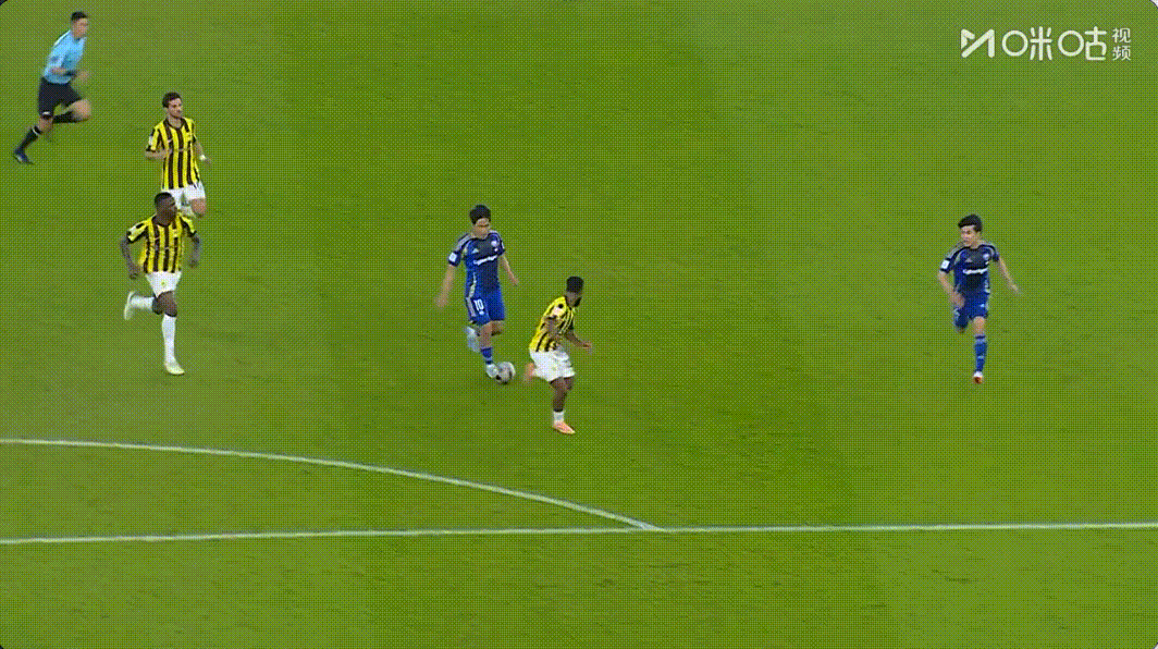 北京时间今天凌晨，吉达联合在客场0-1不敌町田泽维亚，止步亚冠8强，主裁马宁成为