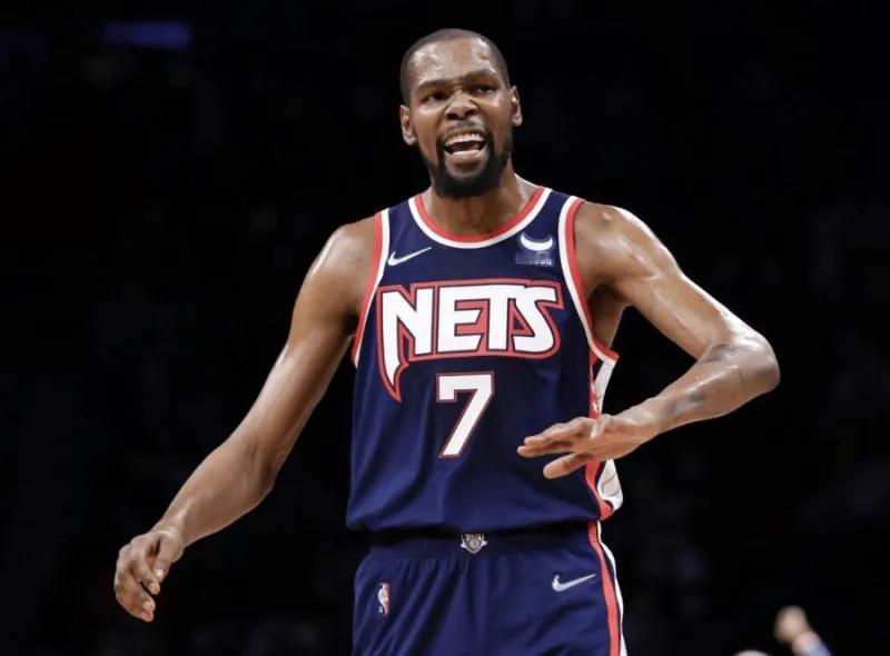 杜兰特可太值钱了，且保值！
篮网自媒体：永远别忘了杜兰特为篮网换回的筹码。
隔壁