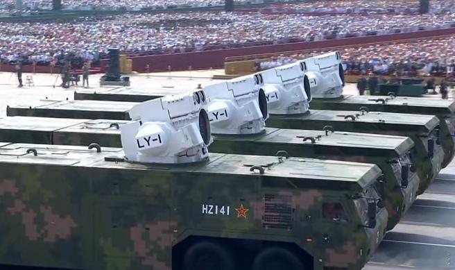 九三盛大阅兵科幻照进现实，激光武器登场[舔屏][舔屏] ​​​