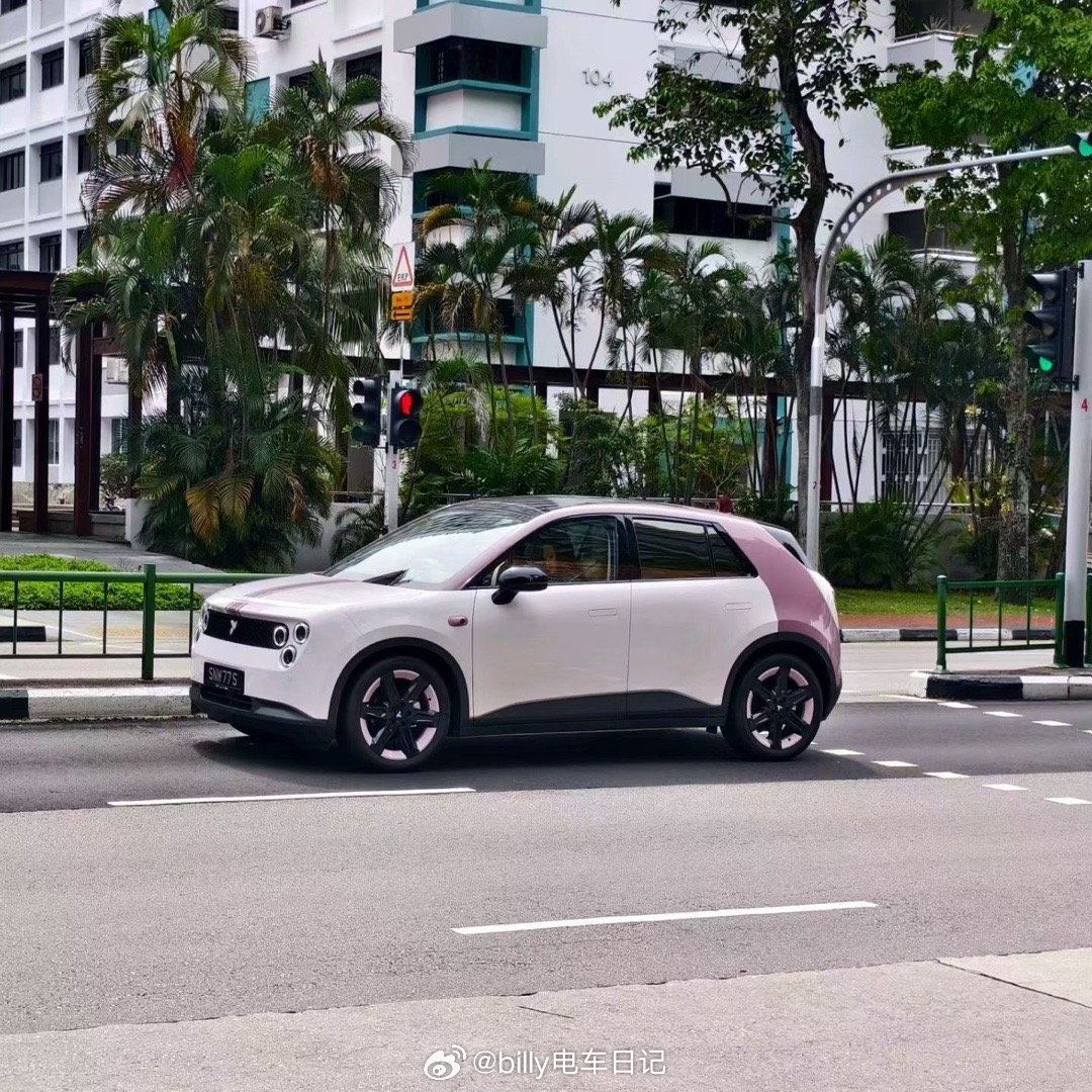 萤火虫在新加坡这轮毂不错啊！是不是可以考虑上官方选配？大v聊车