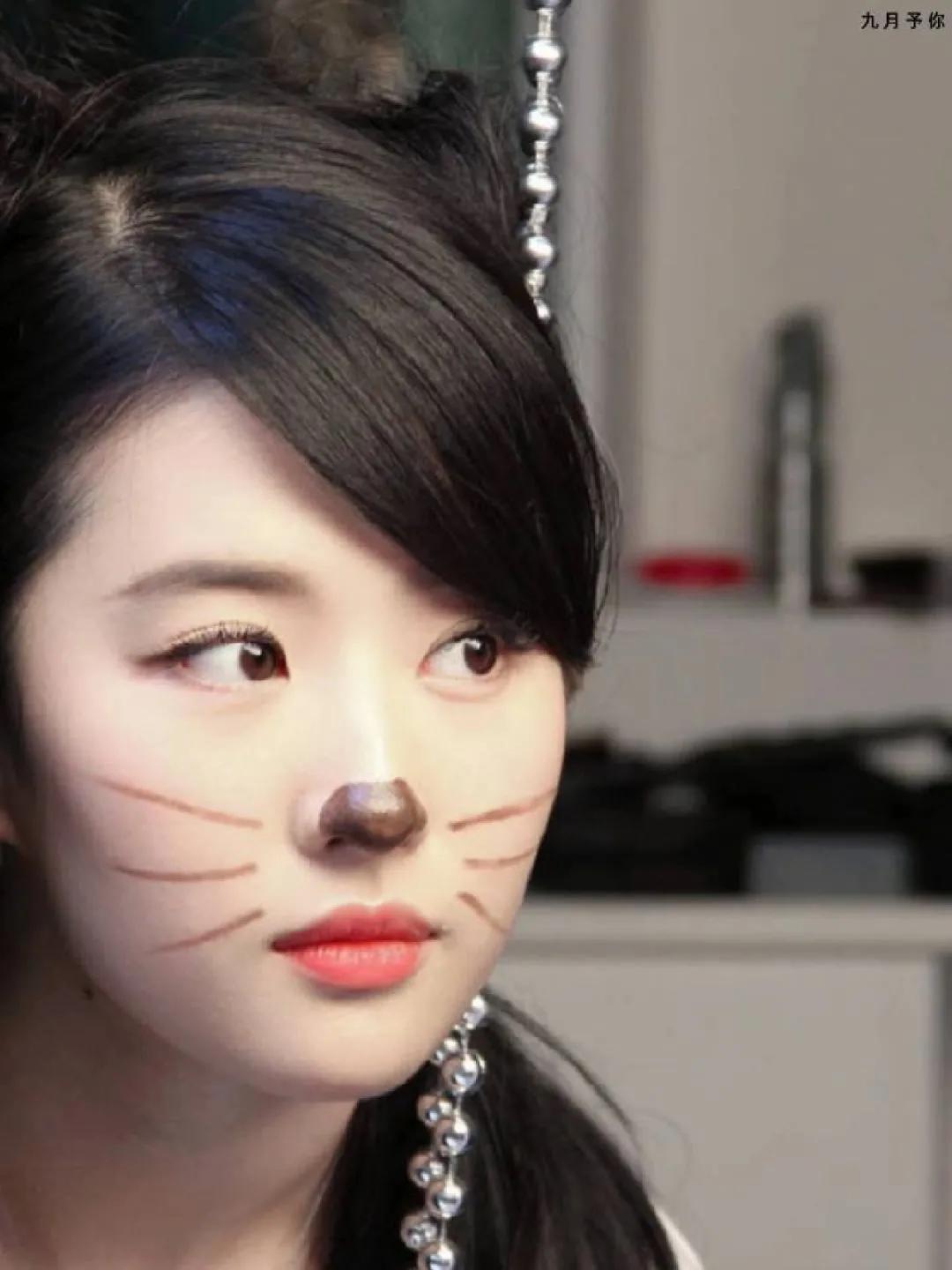 刘亦菲@刘亦菲 猫咪女友，好可爱好可爱！谁说她是天仙的！！明明小猫咪 。 
