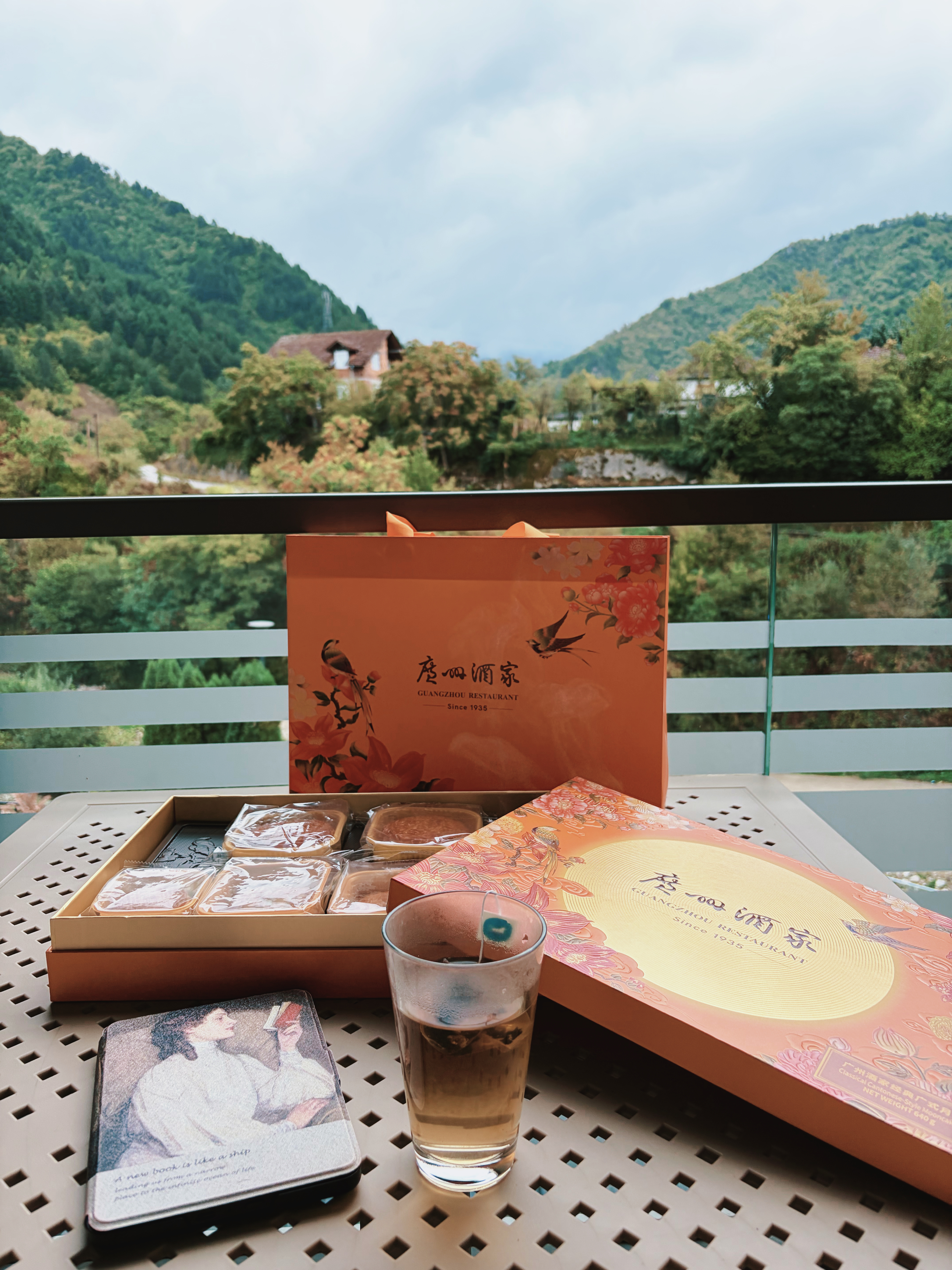 今天下雨了，兜爸一早上班去了，今天最后一天上班，明天正式开启假期[打call]我