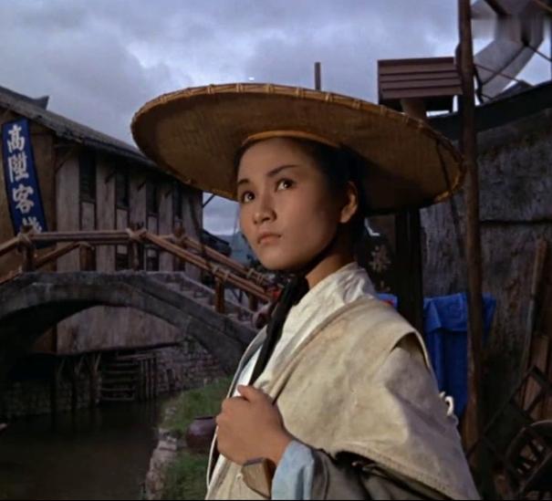 再见侠女金燕子，世间再无华夫人！
据最新消息，一代“侠女”—郑佩佩已于美国时间2