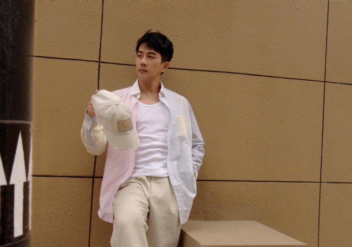 刘丹回应刘恺威拍拖刘丹回应刘恺威拍拖：“儿子嘴紧，没听他提过”。对比此前对李晓峰