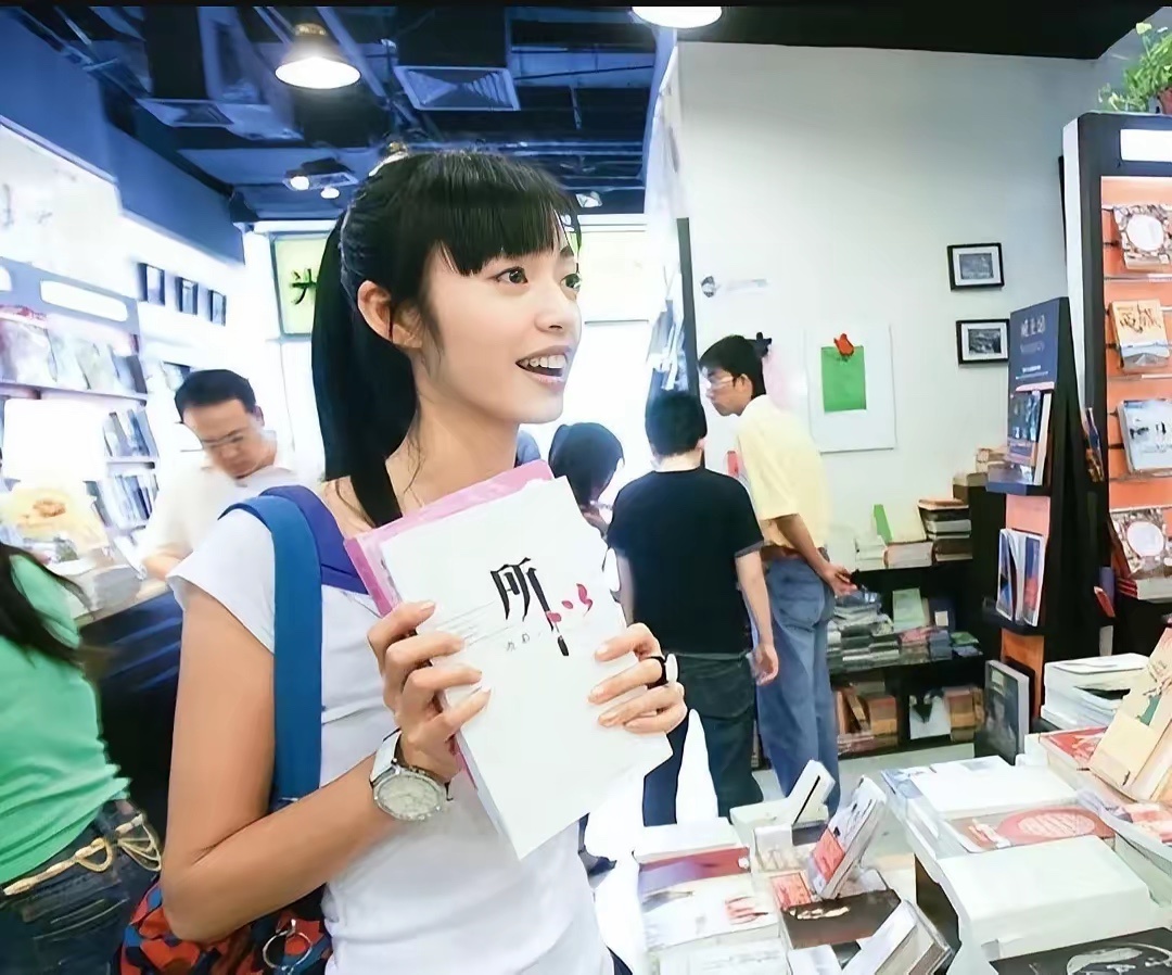 天呐！看到姚晨27年前的大学照，才懂凌潇肃为啥会一见钟情 