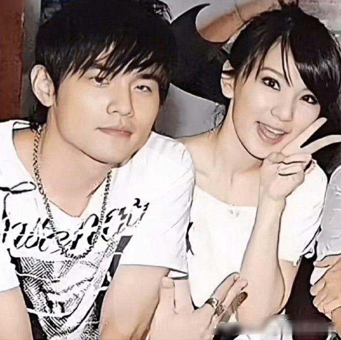 田馥甄回应和周杰伦绯闻家人们，娱乐圈的绯闻那可是永远不缺热度，最近田馥甄回应和周