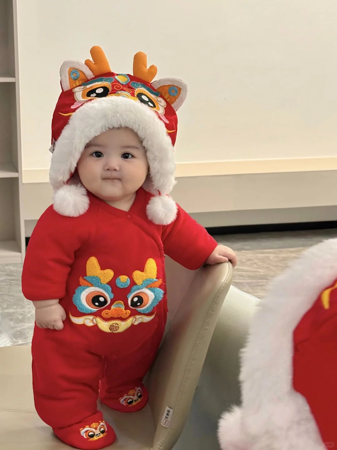 好喜欢我的胖宝宝，真像一个小手办呀～