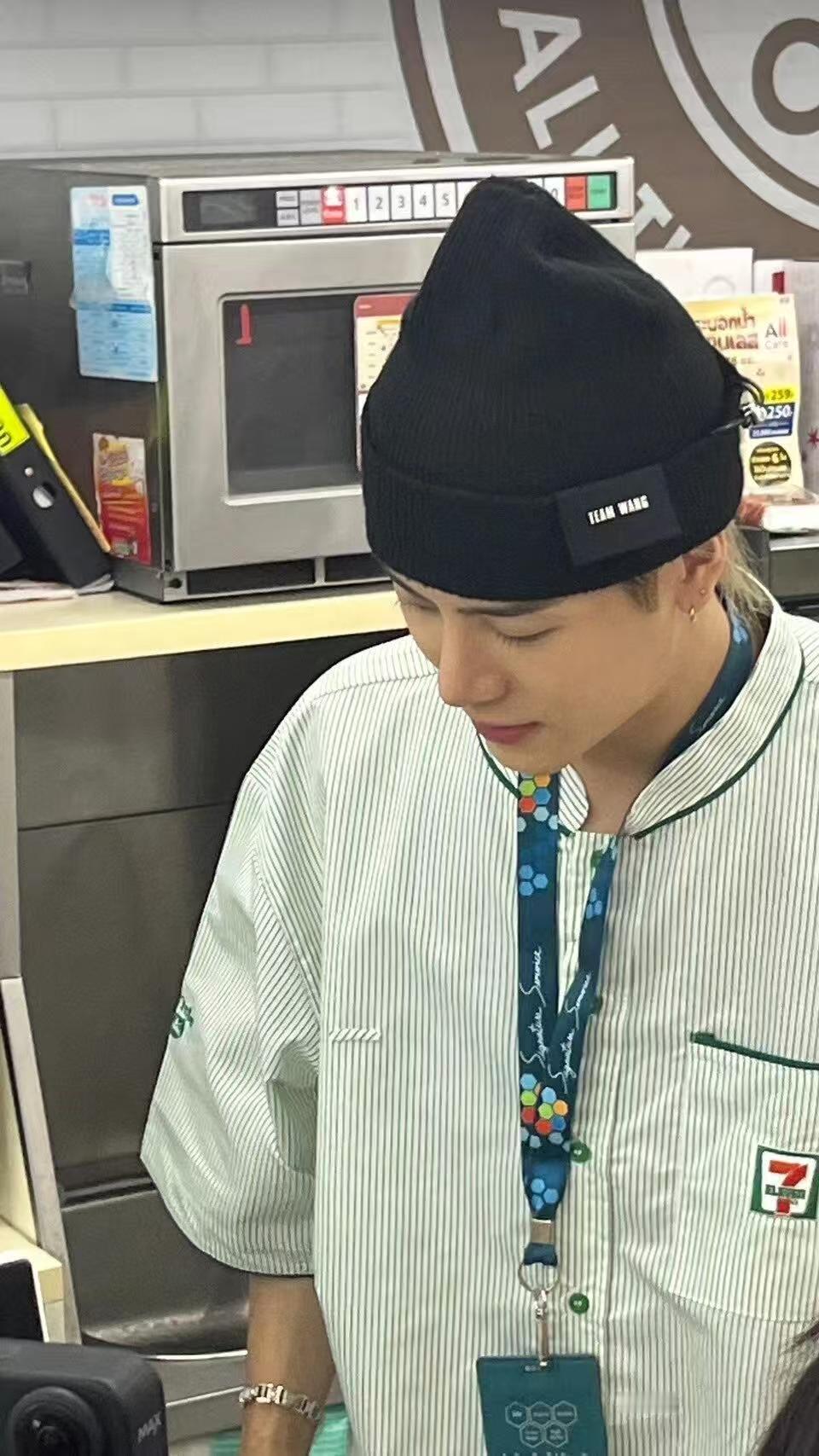 周柯宇哥哥做过收银员上次做过收银员的艺人还是梓渝合伙人 周柯宇哥哥加盟芒果综艺，