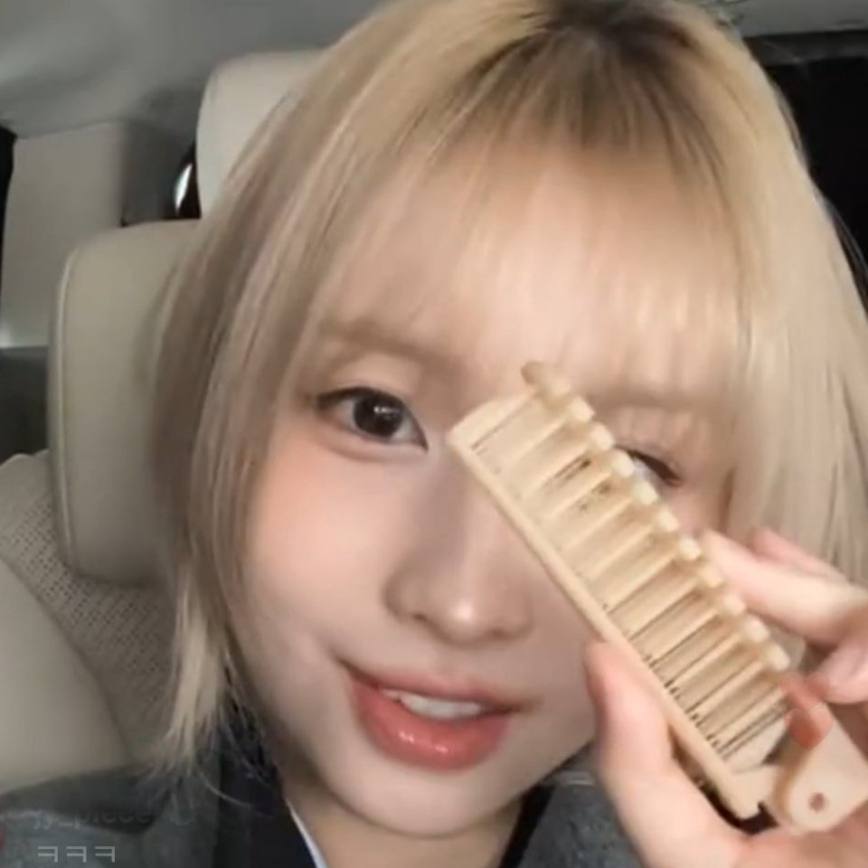 这把梳子是老三从酒店里顺来的 