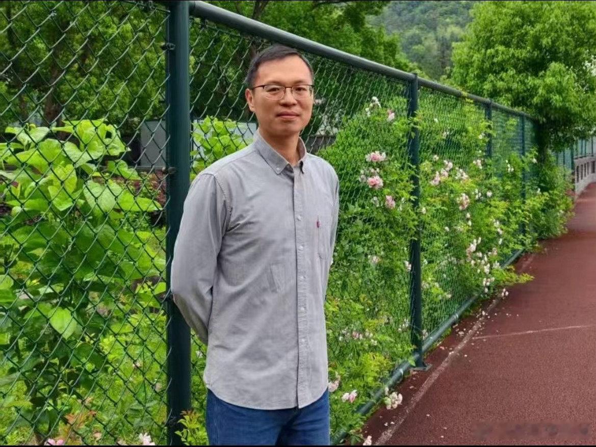 台州教师坚守十三年照亮无数山里孩子求学路 天台教师陈琼杰坚守山村十三载，以爱心初