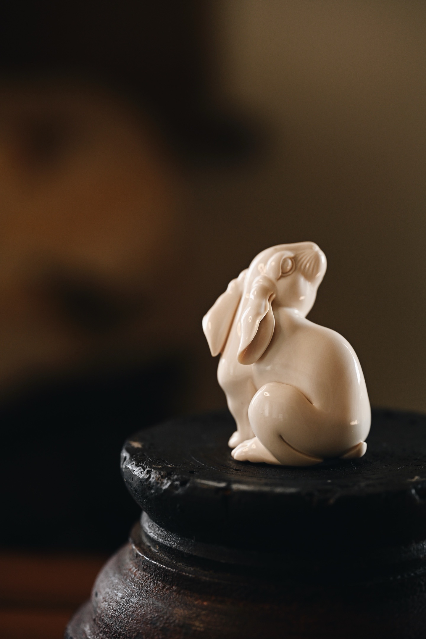 猛犸 | 瑞兔 手把件、小摆件料质细润，雕琢玉兔大眼长耳，肥躯短尾，静中有动，造