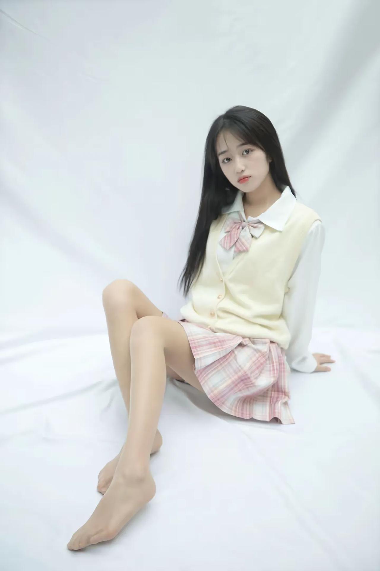 女生的丝袜一般能穿多久 女生的丝袜能穿多久还真不好说。像我朋友做空姐的来讲，一条