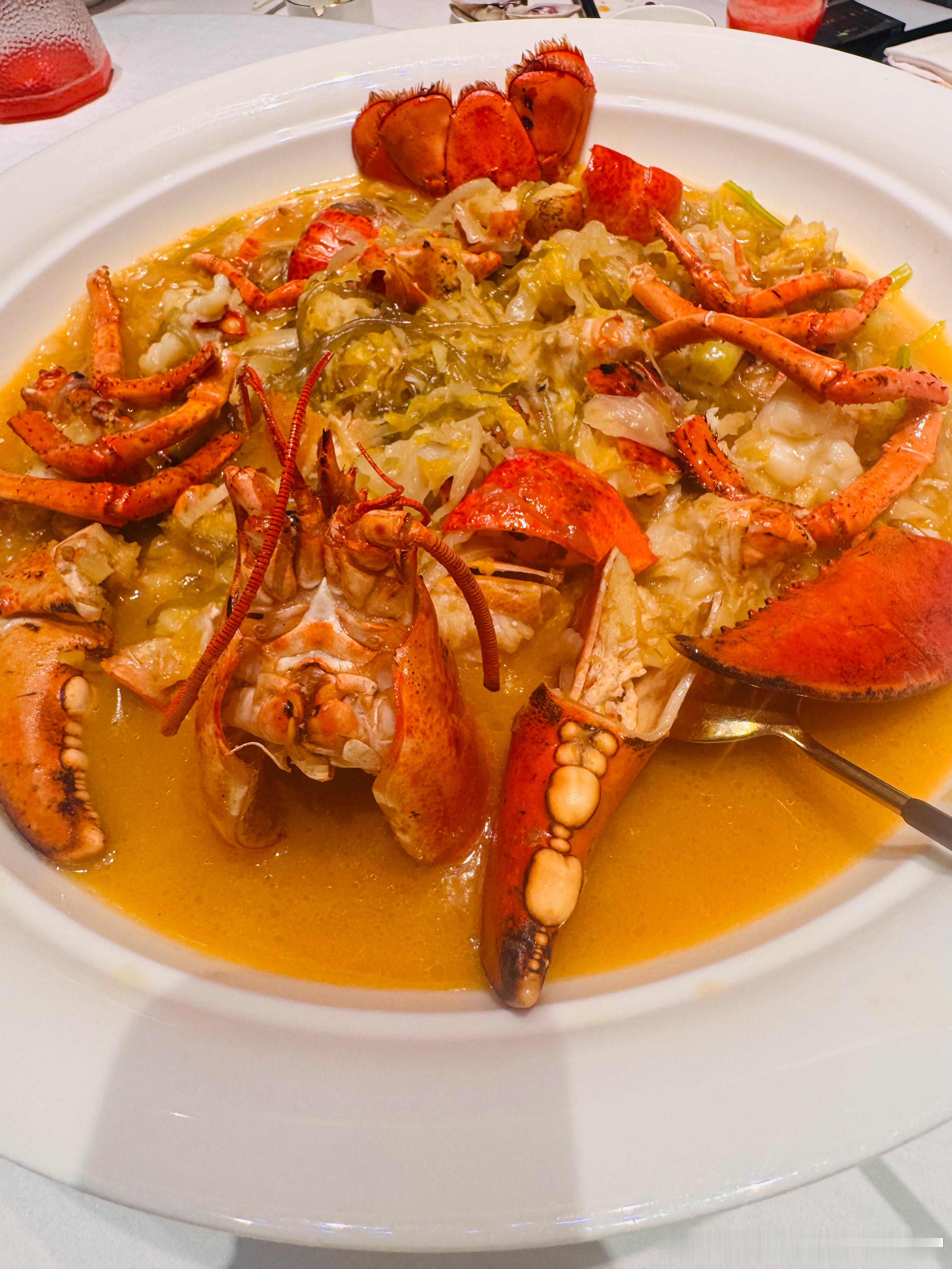 这是我拍的最不好看的🦞，不过嘛[干饭人]，嗝～ ​​​