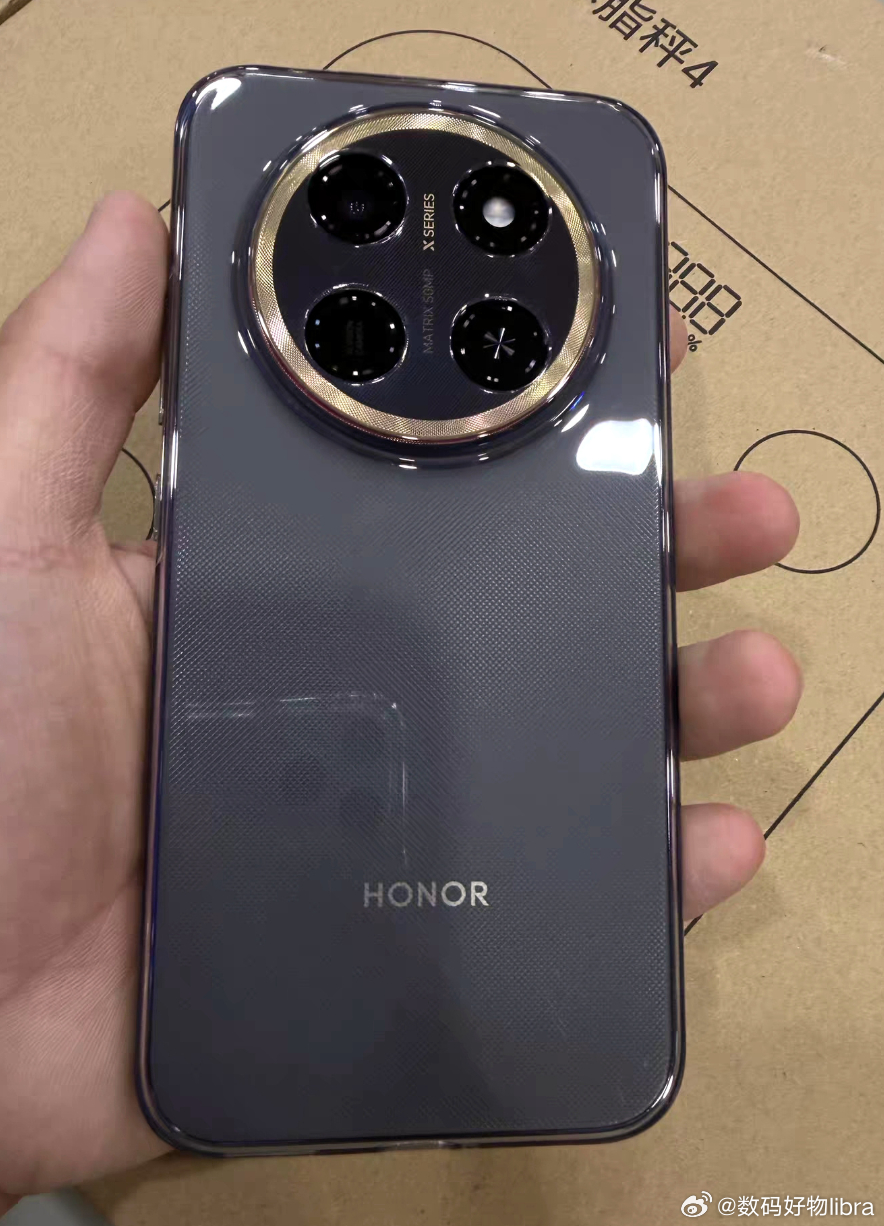 之前我有位果粉朋友，是出了名的“国产机偏见党”，总觉得除了iPhone其他都差点