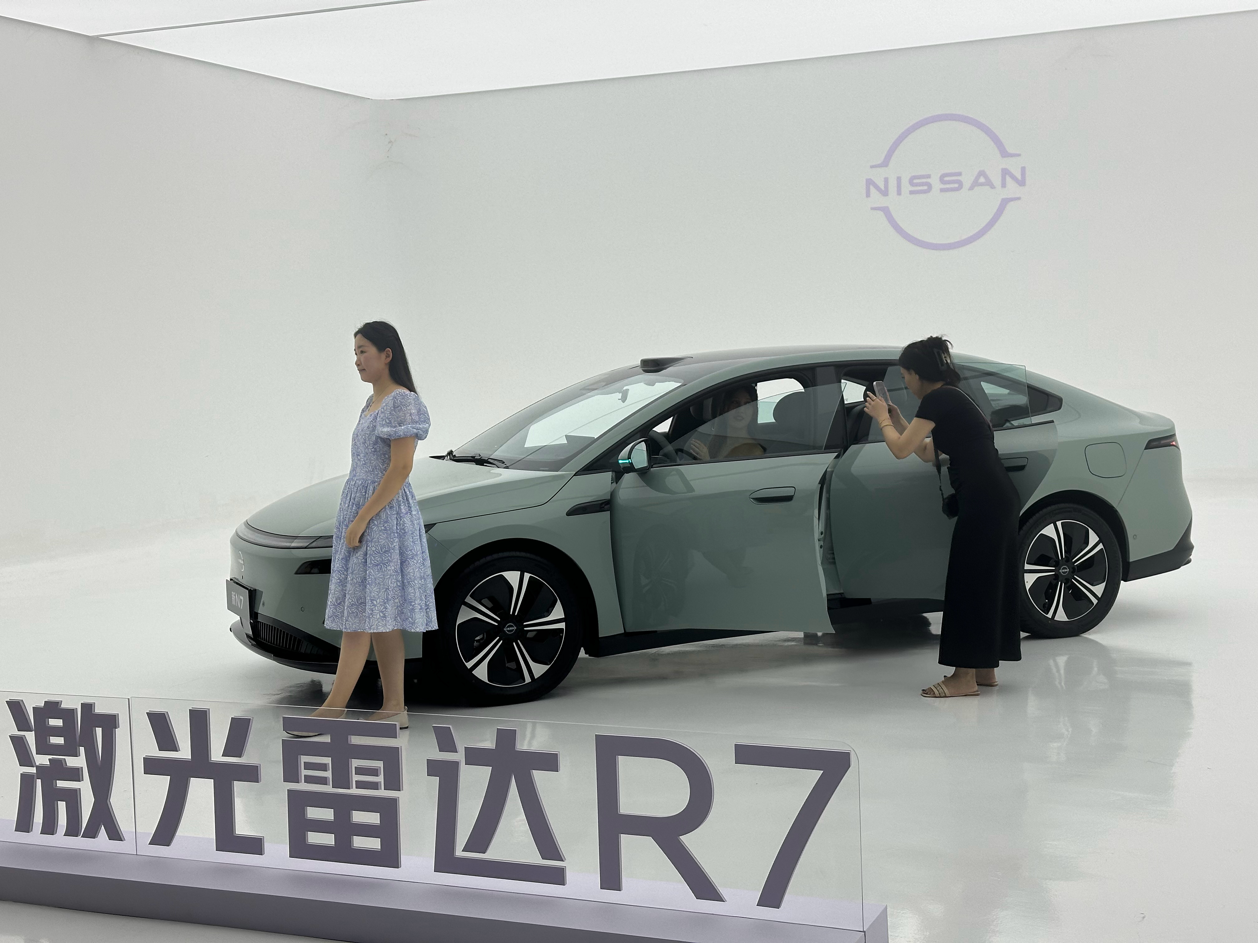 来来来，先上一台“沙发”课。真的发现了，坐过那么多车，日产的后排是“你坐下那一瞬