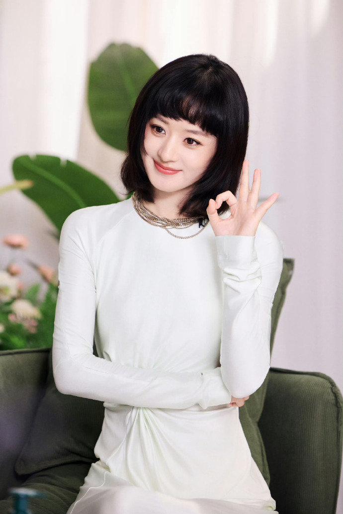 赵丽颖发了新发型 赵丽颖喜欢自己的新发型 哇塞 赵丽颖发了新发型说喜欢自己的新发