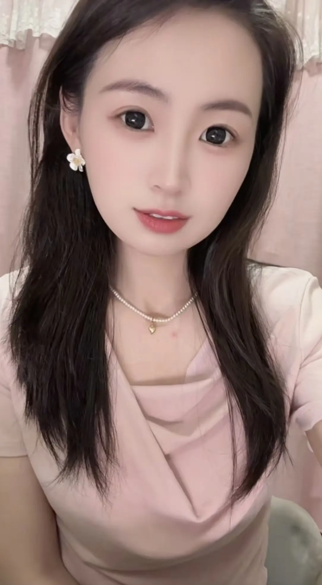 只有被爱在心尖的你，被宠在心窝里的你，才有资格任性和撒娇，如果做不了别...