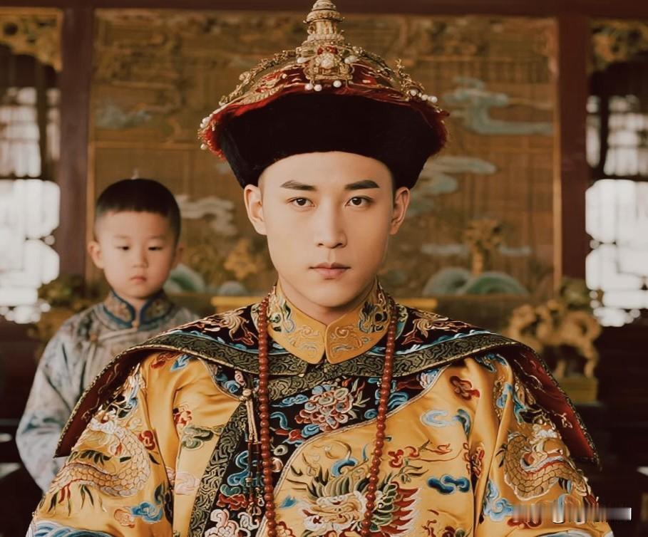 1850年道光帝去世，奕詝以皇四子身份登基，是为咸丰帝。新帝即位，要做的事情很多
