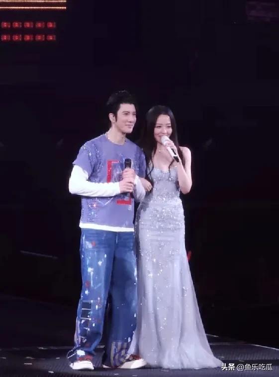 王力宏和张靓颖同台演唱会上，画面甚是亮眼呢。俩人都特别擅长唱歌，为人也都非常好，