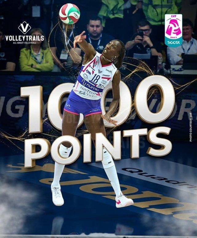 女排 艾格努在昨晚的比赛中斩获了她本赛季的第1000分