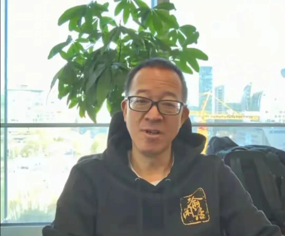 🐟老师静静地坐在窗前，思绪拉的很长，回忆从小灰灰火爆到现在，一直觉得自己的判断
