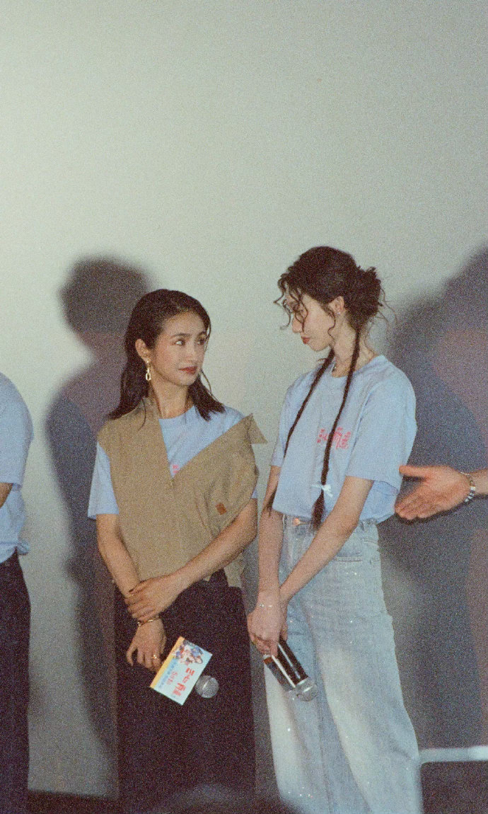 张艺凡也难hold住这段烫嘴rap 路演现场最欢乐的环节不是互动游戏，是她挑战这