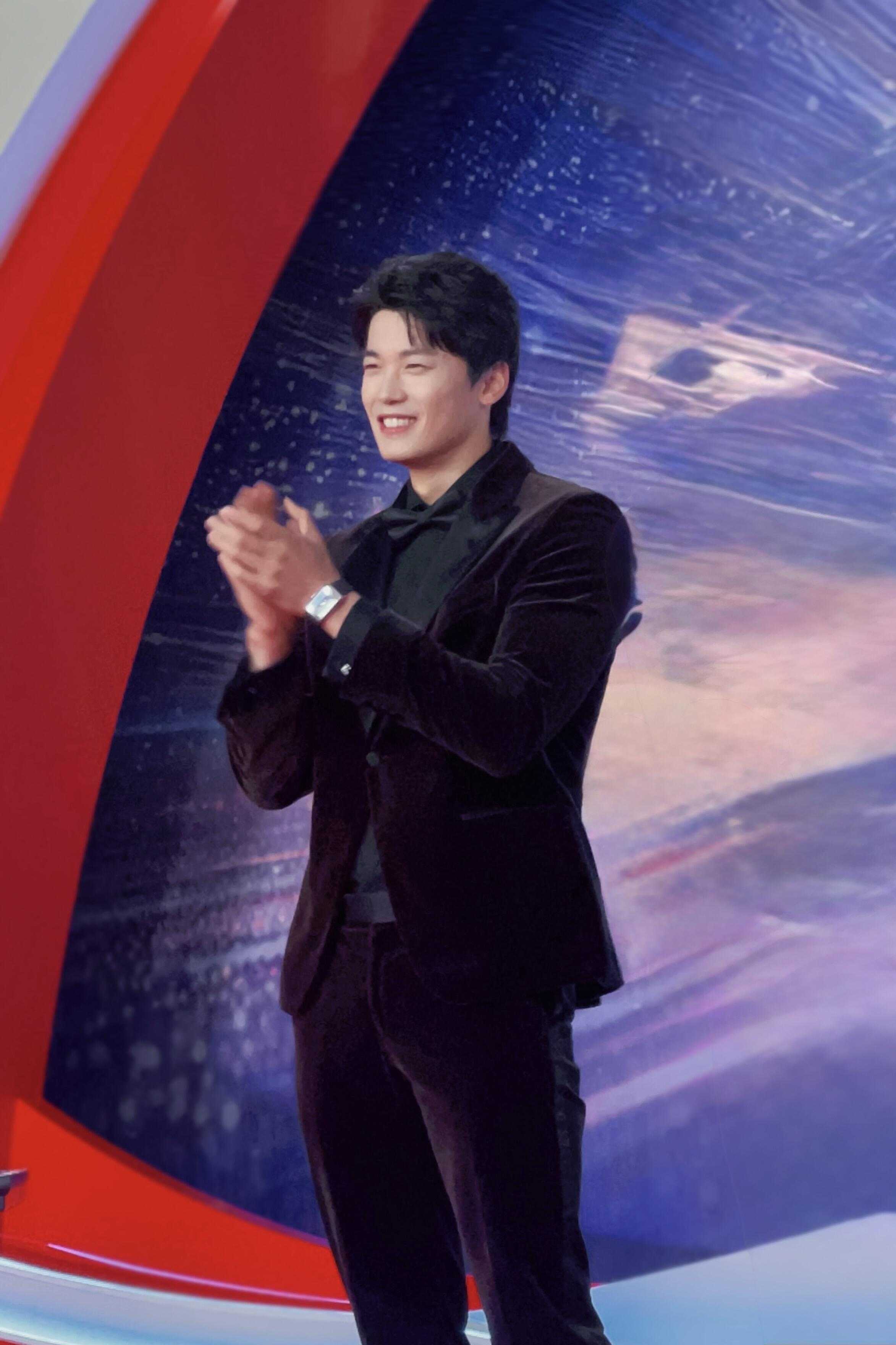 SWim进行时    『9014』20251222 CMG体坛盛典笑的眼睛不见啦