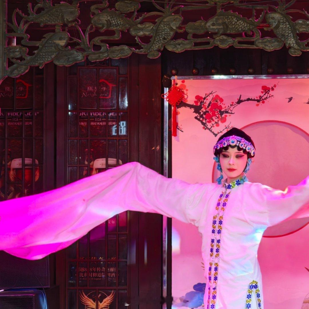 戏台上的极美小姐姐，我是臭美