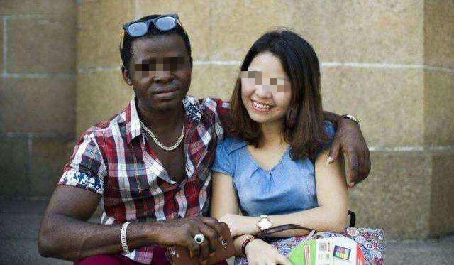 堂妹22岁考入南方著名大学，因成绩优异，被推荐到留学生社团，期间她交往了一个黑人