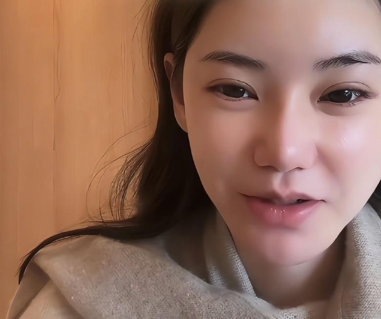 觉得汪小菲这俩口子挺有意思的，一直强调隐私、边界感，却一直主动说婆婆的事，还把婆