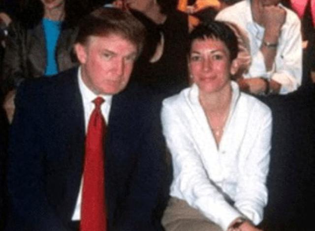 【炸锅！特朗普8次坐爱泼斯坦的飞机，三人同舱背后藏着啥秘密？】

 刚被公开的飞