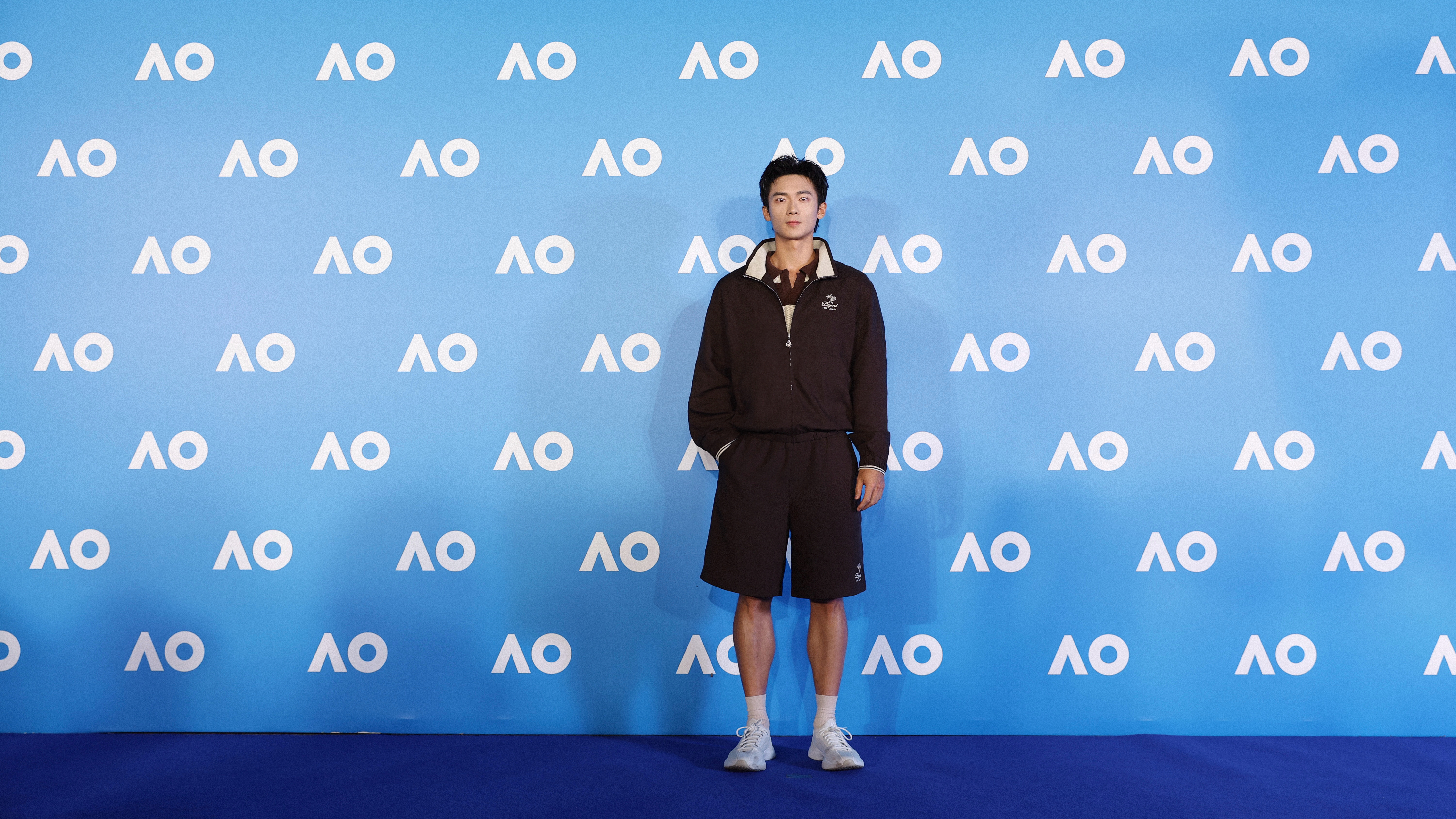 曾经在墨尔本挥拍的少年，如今来到澳网的主场🎾期待你的精彩表现！欢迎青年演员 ✨