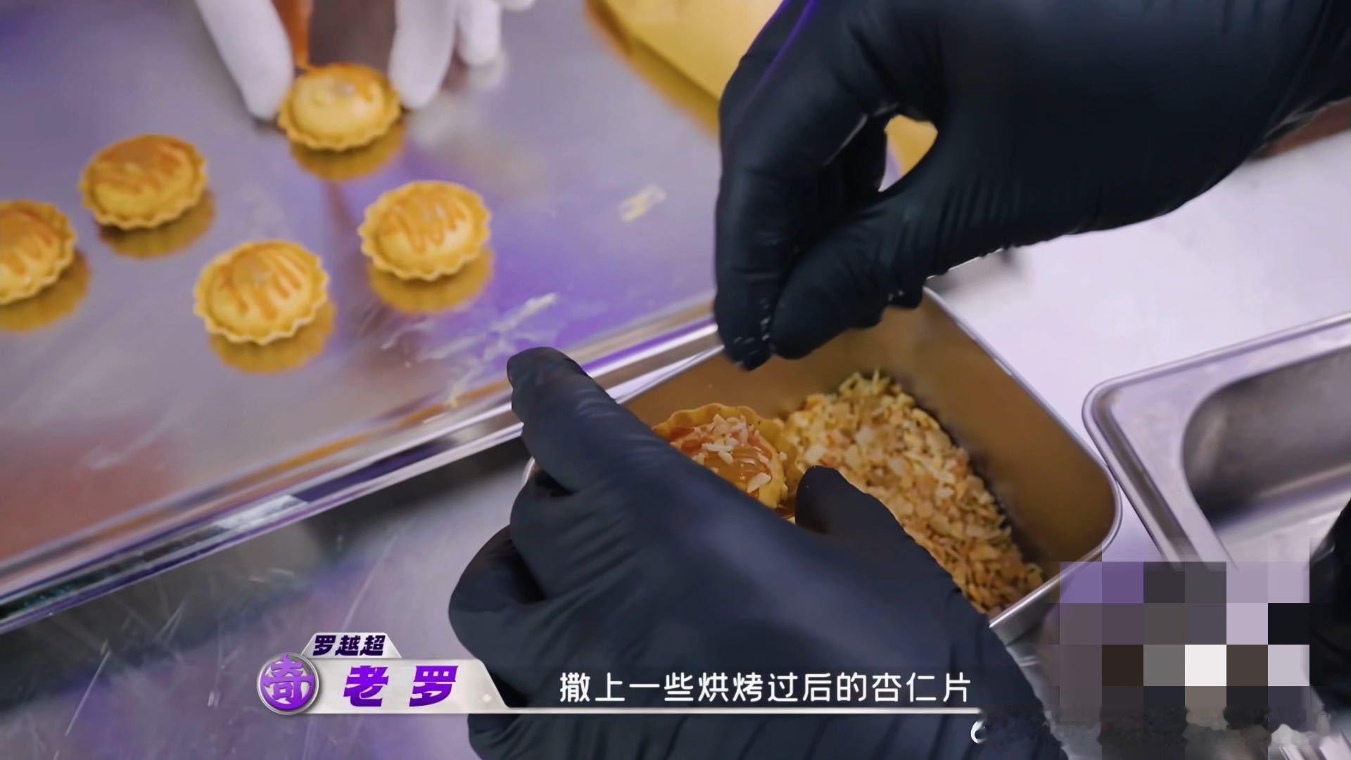 大凉山厨师做的海鲜塔 老罗的海鲜塔也太有创意了，大凉山的天然食材跟海鲜碰撞，海胆