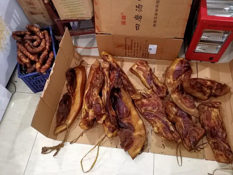 巍山县公安局、市场监管局和农业农村局联合发布的这个征集制售假劣肉制品违法犯罪线索