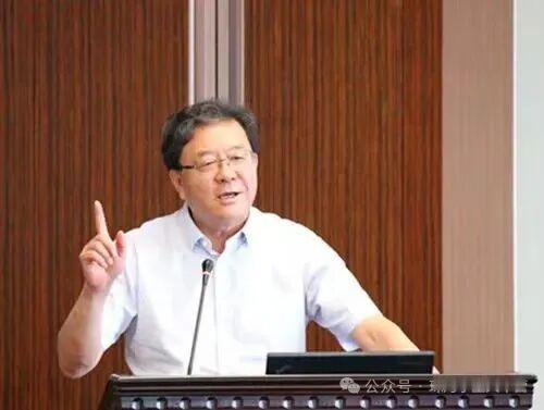 曾任暨南大学中文系主任、暨南大学文学院院长、韶关学院院长的广东省教育厅原副厅长魏