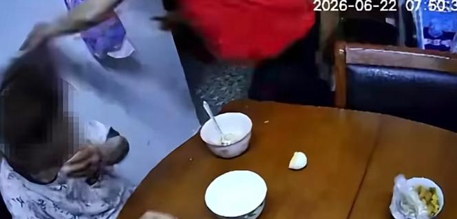 2026年7月，南京警方立案侦查一起家政虐老案件，揭开养老陪护行业的隐形乱象。